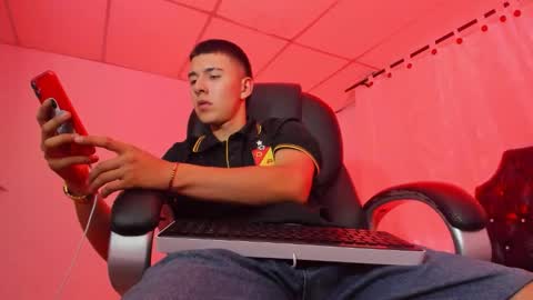 Aleck Boy online show from November 12, 2025, 8:52 pm