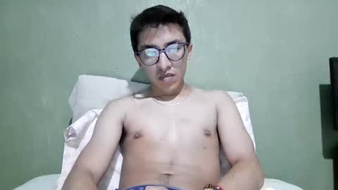 Snapshot of aleexrune chatting on October 9, 2025, 12:30 am aleexrune online show from October 9, 2025, 12:30 am