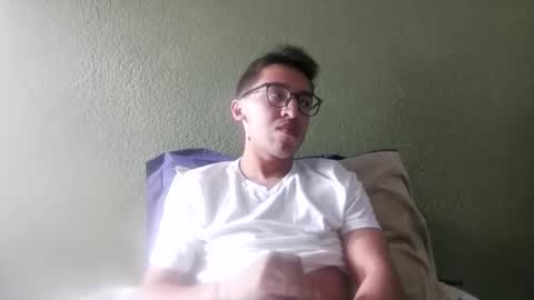 Snapshot of aleexrune chatting on April 15, 2026, 10:54 pm aleexrune online show from April 15, 2026, 10:54 pm