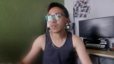 Snapshot of aleexrune chatting on April 20, 2026, 8:54 pm aleexrune online show from April 20, 2026, 8:54 pm