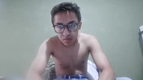 Snapshot of aleexrune chatting on May 9, 2026, 8:58 pm aleexrune online show from May 9, 2026, 8:58 pm