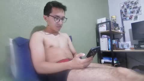 Snapshot of aleexrune chatting on May 18, 2026, 10:15 pm aleexrune online show from May 18, 2026, 10:15 pm