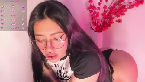 Snapshot of aleja_5 chatting on June 25, 2026, 5:12 am Ale online show from June 25, 2026, 5:12 am