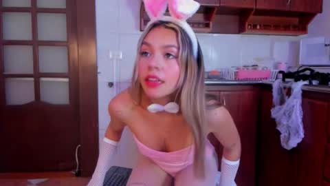 aleja_bloom online show from October 26, 2025, 12:33 pm