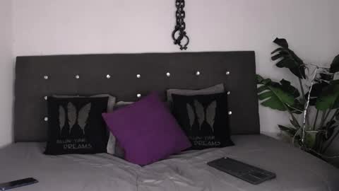 Alejandra online show from November 26, 2025, 11:11 am