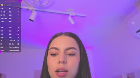 Alejandra online show from November 28, 2025, 11:46 am