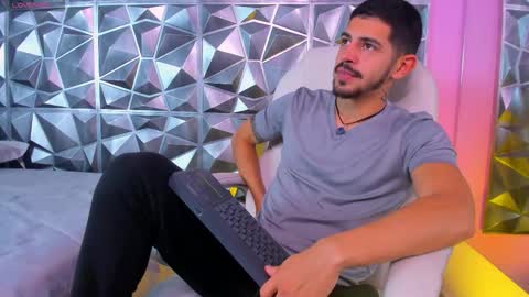 Alejo  online show from January 7, 2026, 8:33 pm