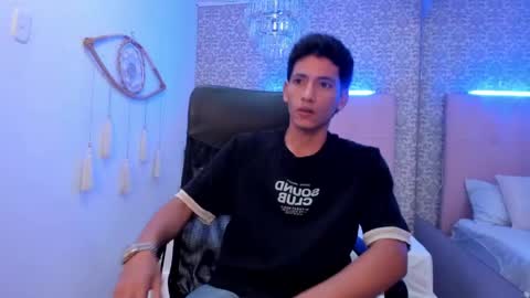 alejo_exotic online show from April 25, 2026, 1:36 pm