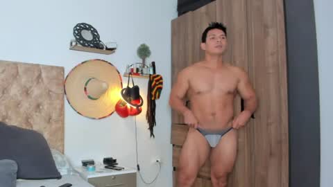 Snapshot of alejostrong chatting on July 23, 2026, 11:35 pm alejostrong online show from July 23, 2026, 11:35 pm