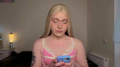 ALENA  INDEPENDENT MODEL online show from April 14, 2026, 2:34 pm