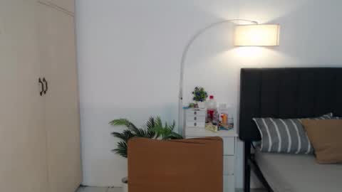 Snapshot of alenajones chatting on December 9, 2024, 7:39 am alenajones online show from December 9, 2024, 7:39 am