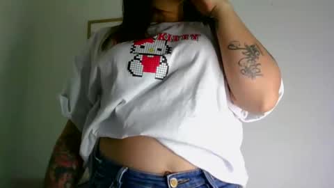 Snapshot of aleska_dollx chatting on April 22, 2026, 9:27 pm QUEEN OFF MILk IM BACK 15 NOV online show from April 22, 2026, 9:27 pm