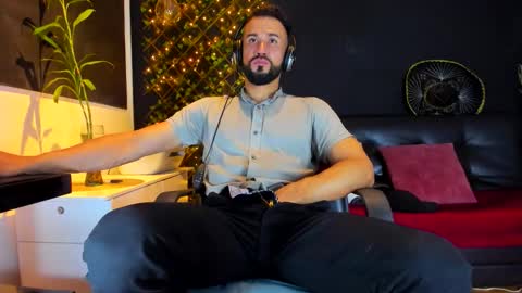 ALESSANDRO  WYE online show from February 1, 2026, 8:57 am