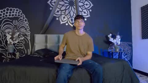 Snapshot of alessiovitale chatting on November 5, 2025, 12:38 pm Alessio online show from November 5, 2025, 12:38 pm