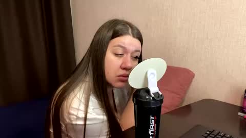 Snapshot of aletta_oushen chatting on December 19, 2024, 10:56 am Aletta Oushen online show from December 19, 2024, 10:56 am