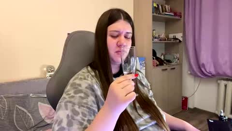 Snapshot of aletta_oushen chatting on January 24, 2025, 6:25 pm Aletta Oushen online show from January 24, 2025, 6:25 pm