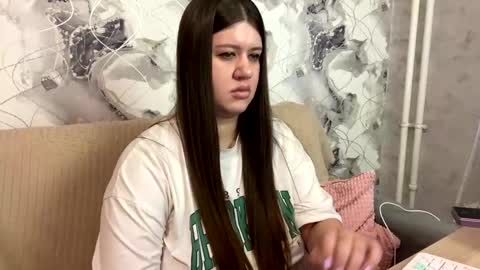 Snapshot of aletta_oushen chatting on February 13, 2025, 11:17 am Aletta Oushen online show from February 13, 2025, 11:17 am