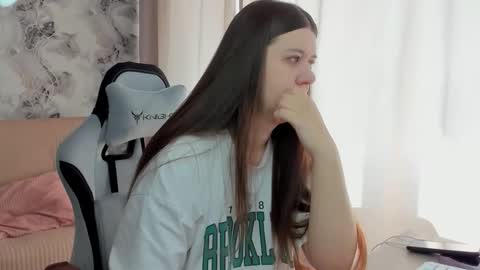 Snapshot of aletta_oushen chatting on September 18, 2025, 6:04 am Aletta Oushen online show from September 18, 2025, 6:04 am