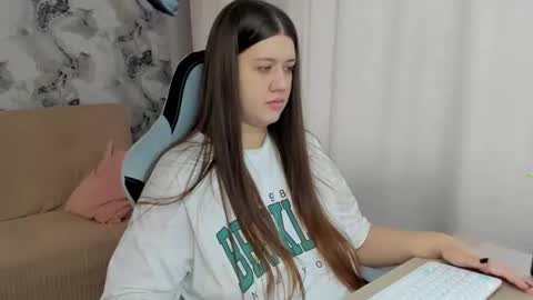 Snapshot of aletta_oushen chatting on September 29, 2025, 9:58 am Aletta Oushen online show from September 29, 2025, 9:58 am