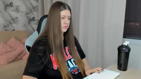 Snapshot of aletta_oushen chatting on October 7, 2025, 12:24 pm Aletta Oushen online show from October 7, 2025, 12:24 pm