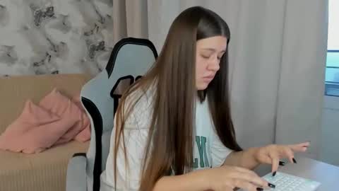 Snapshot of aletta_oushen chatting on October 8, 2025, 11:41 am Aletta Oushen online show from October 8, 2025, 11:41 am