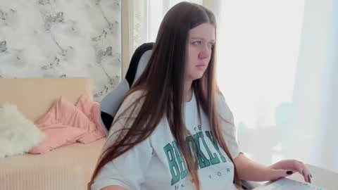 Snapshot of aletta_oushen chatting on October 16, 2025, 9:43 am Aletta Oushen online show from October 16, 2025, 9:43 am