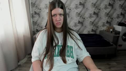 Snapshot of aletta_oushen chatting on April 24, 2026, 7:44 am Aletta Oushen online show from April 24, 2026, 7:44 am