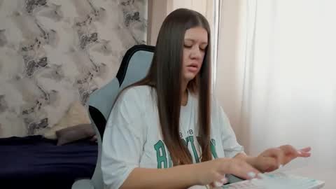 Snapshot of aletta_oushen chatting on April 28, 2026, 6:07 am Aletta Oushen online show from April 28, 2026, 6:07 am