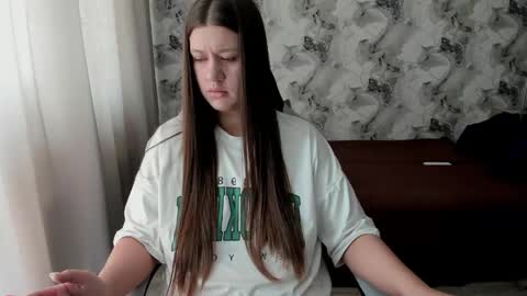 Snapshot of aletta_oushen chatting on May 18, 2026, 7:14 am Aletta Oushen online show from May 18, 2026, 7:14 am