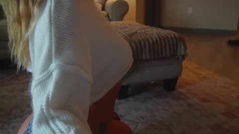 Snapshot of alex499990 chatting on January 21, 2025, 8:00 pm alex  online show from January 21, 2025, 8:00 pm