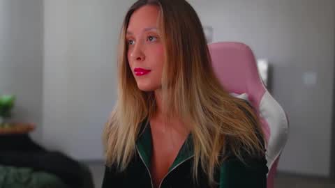 Snapshot of alex499990 chatting on February 27, 2025, 5:36 pm alex  online show from February 27, 2025, 5:36 pm