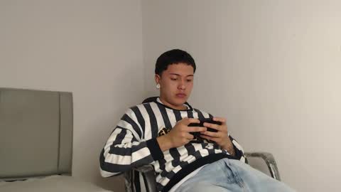 Snapshot of alex__lover chatting on May 15, 2026, 6:20 am Owen online show from May 15, 2026, 6:20 am
