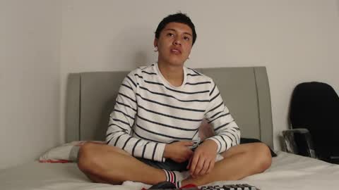 Snapshot of alex__lover chatting on May 22, 2026, 6:57 pm Owen online show from May 22, 2026, 6:57 pm
