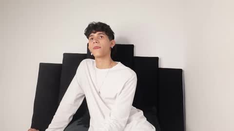 alex_mark_ online show from September 10, 2025, 7:14 pm