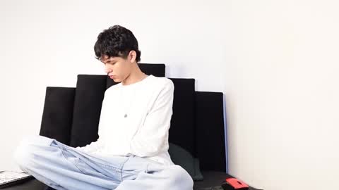 alex_mark_ online show from October 21, 2025, 1:45 pm