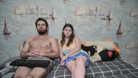 Alex and Sarah online show from November 24, 2025, 2:33 am