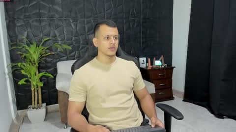 Snapshot of alex_tower chatting on May 4, 2026, 3:08 pm Alex Towers online show from May 4, 2026, 3:08 pm