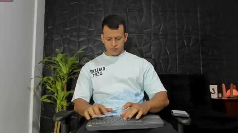 Snapshot of alex_tower chatting on June 1, 2026, 12:18 pm Alex Towers online show from June 1, 2026, 12:18 pm
