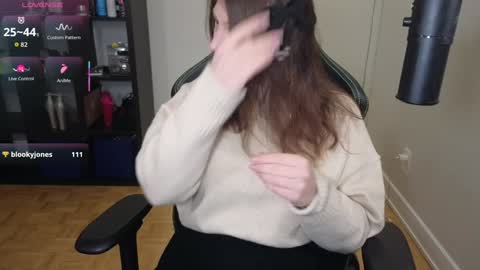 Snapshot of alexa_dream chatting on November 6, 2025, 12:22 am dont be afraid to click social media link its working just click on that online show from November 6, 2025, 12:22 am