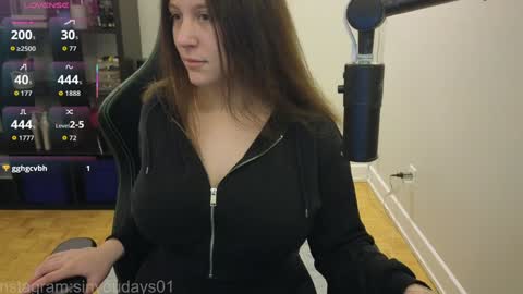 Snapshot of alexa_dream chatting on November 18, 2025, 10:36 pm dont be afraid to click social media link its working just click on that online show from November 18, 2025, 10:36 pm