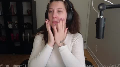 Snapshot of alexa_dream chatting on December 17, 2025, 11:00 pm dont be afraid to click social media link its working just click on that online show from December 17, 2025, 11:00 pm