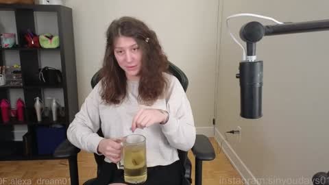 Snapshot of alexa_dream chatting on December 22, 2025, 10:18 pm dont be afraid to click social media link its working just click on that online show from December 22, 2025, 10:18 pm