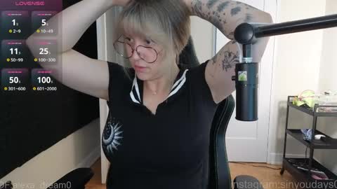 Snapshot of alexa_dream chatting on June 4, 2026, 5:30 pm dont be afraid to click social media link its working just click on that online show from June 4, 2026, 5:30 pm