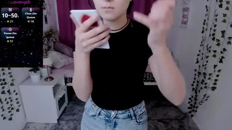 alexa_lexi online show from May 15, 2026, 10:55 am
