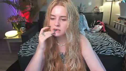 alexa_pirs online show from July 10, 2026, 2:52 pm