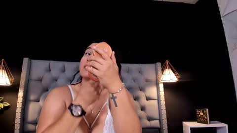 Snapshot of alexamora__ chatting on October 9, 2025, 10:57 am C A M I L A  online show from October 9, 2025, 10:57 am