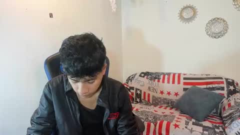 chicos hot online show from October 27, 2025, 2:10 pm