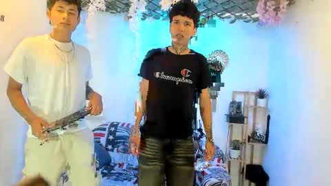 chicos hot online show from November 11, 2025, 2:50 pm