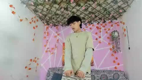 chicos hot online show from December 17, 2025, 2:23 pm