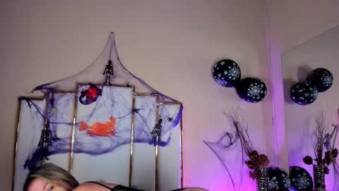 alexandraa_gomez online show from October 30, 2025, 8:20 pm